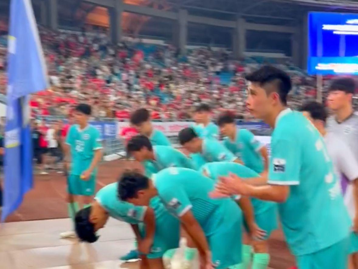 多人高喊, 是缩头乌龟