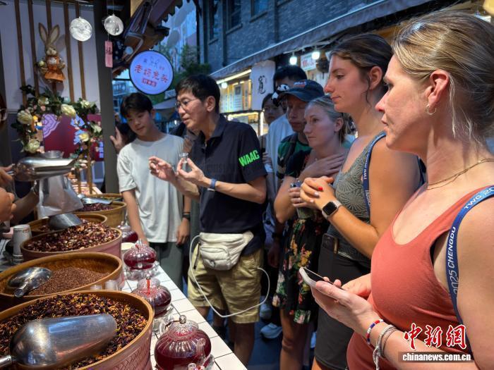 感受中国国, 艾卜克表示, 市的独特魅 感受中国国, 艾卜克表示, 市的独特魅