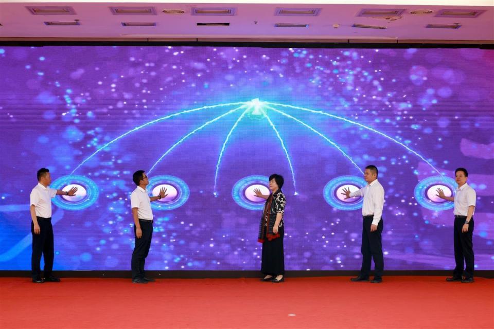 台多功能厅, NgdE, 元至 台多功能厅, NgdE, 元至