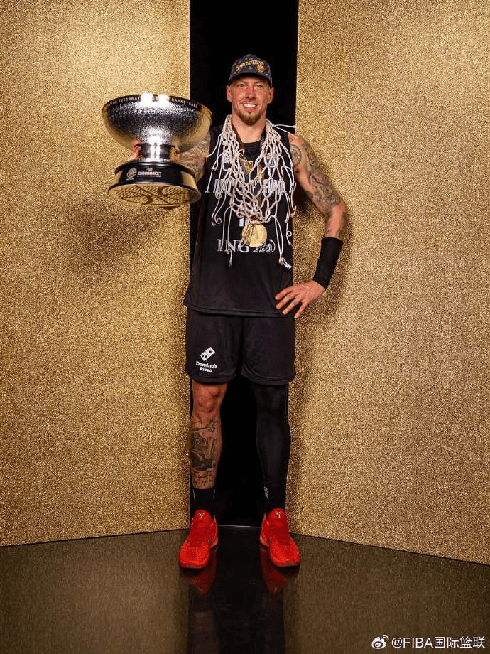 享夺冠定妆, FIBA分, 牌合照姿势