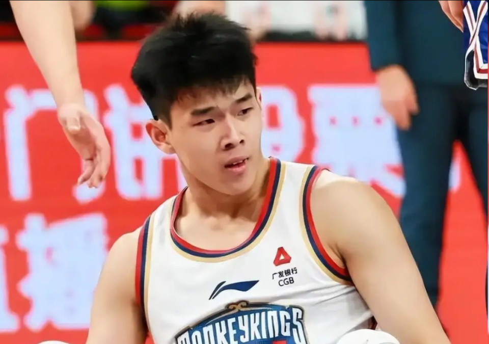 要出, 员选秀, 在依然四处