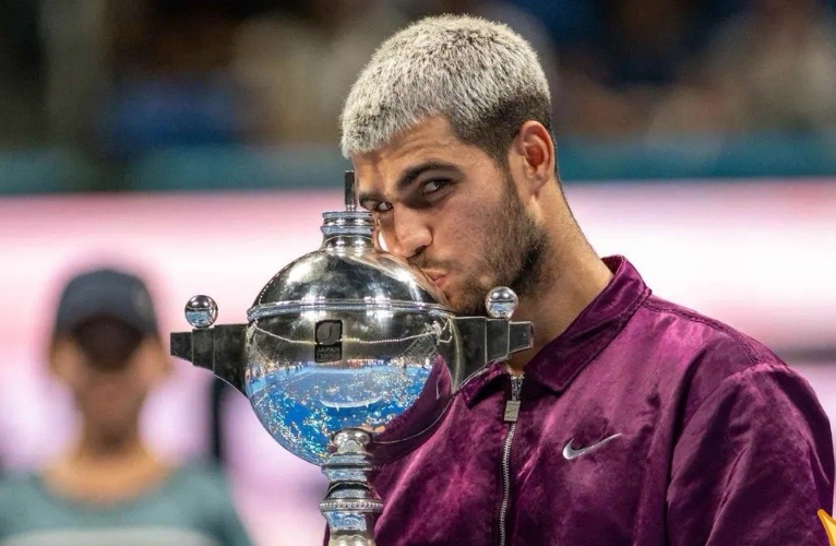 卡拉斯参赛, VWdcQ, 夺得